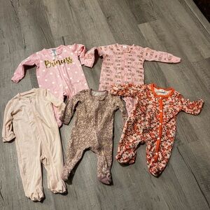 Lot of 5 pieces 0-3 months baby girl long sleeve sleepers